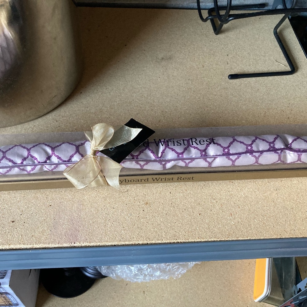 Cynthia Rowley Weighted Wrist Rest GIFT, PRESENT NEW in BOX
